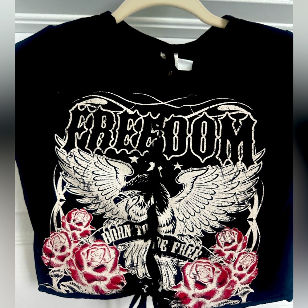 Cropped “Freedom” tee - Picture 2 of 2